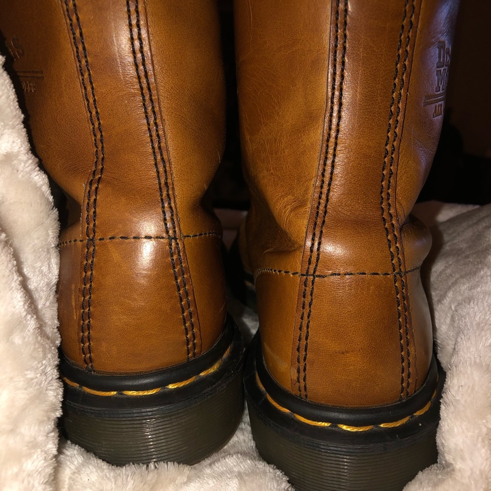 Rare find. VINTAGE made in England. Rawhide inside. Unique Cognac color!
